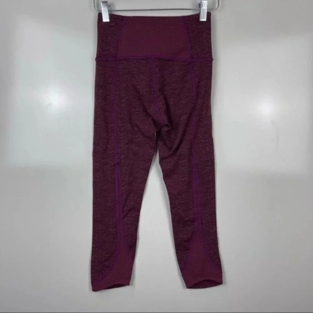 Lululemon Transcend Crop Chevron Print Perforated Leggings Women's Size 4